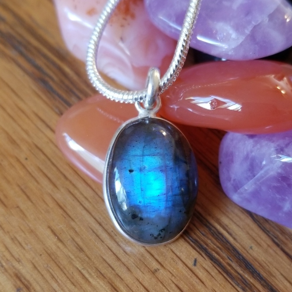 925 sterling silver labradorite pendant